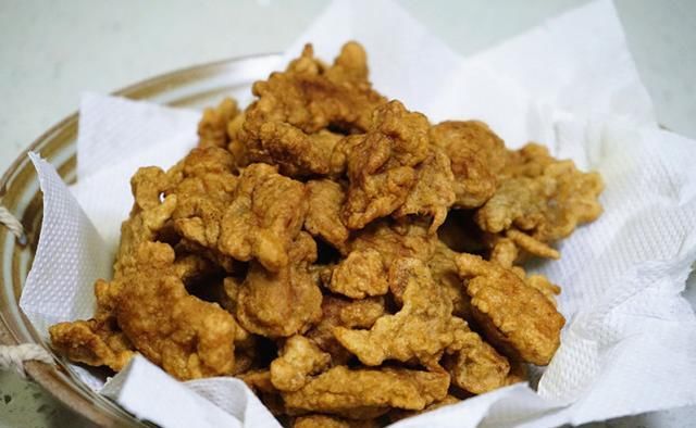  剁辣椒|一碗蒸酥肉，微辣鲜香超下饭，咬牙买了猪肉做这菜才不亏，吃过瘾