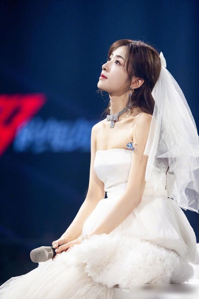  现实|浪姐王霏霏蓝盈莹成工具人，让宁静和李斯丹妮去跑商演，现实吗？