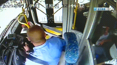昆明|昆明一公交司机行车途中“赶”下乘客 大家却点赞力挺