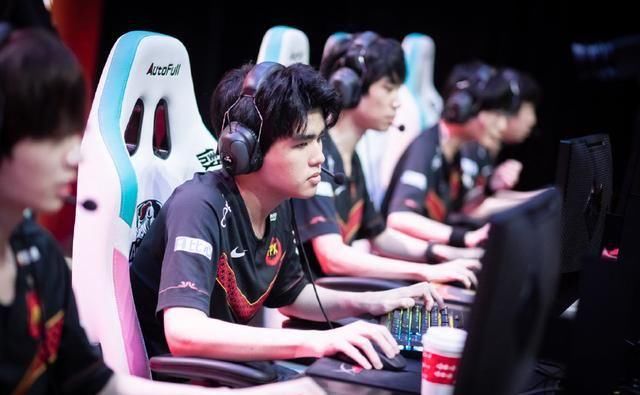 比赛|S9世界赛冠亚军成难兄难弟?FPX被JDG零封后,G2官推整活太狠了