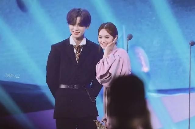  节目|谢娜称黄明昊为“男版杨丞琳”，看到两人同框：确定不是姐弟？