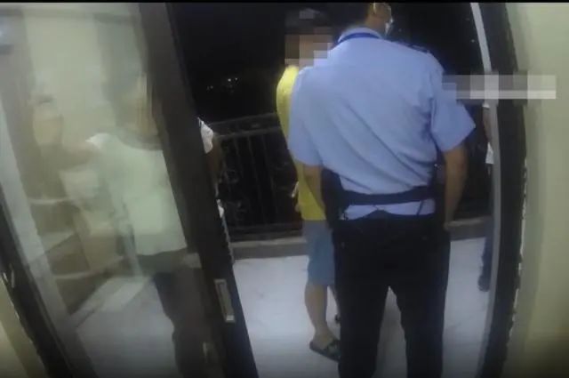  包女士|“小姐姐，记得关门！”杭州姑娘屋内惊现陌生字条，看完监控头皮发麻