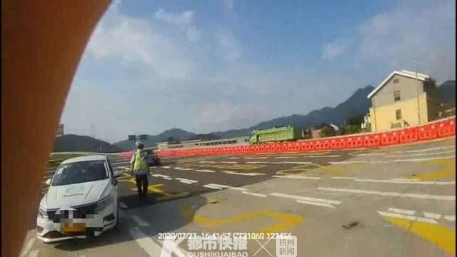  胆大|胆大教练竟然将高速公路当成练车场