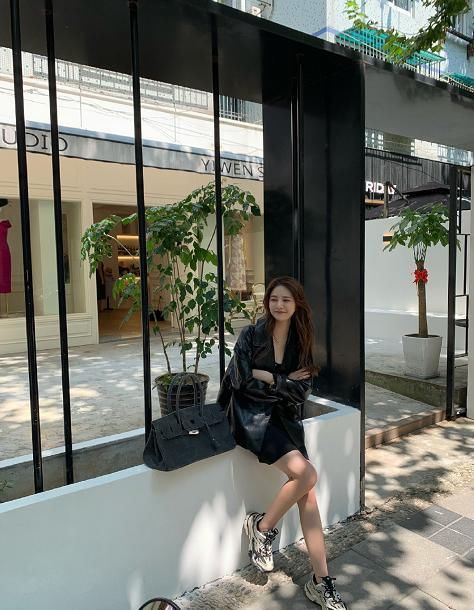 流行|马丁靴已经过时了，入秋后这3双鞋子正流行，舒适时髦又显腿长