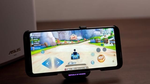 快速|270Hz采样率+144Hz刷新的新电竞手游利器ROG游戏手机3快速体验