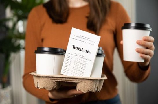 购买|女子过生日丈夫送她张彩票，以为只中65元结果中了2000万