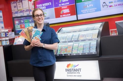 男子|男子钱包里翻出一张旧彩票，以为中奖百元结果领走500万