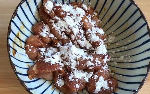 不柴|猪肉别老做红烧肉,教你一招猪瘦肉嫩香不柴,孩子能多吃一碗饭