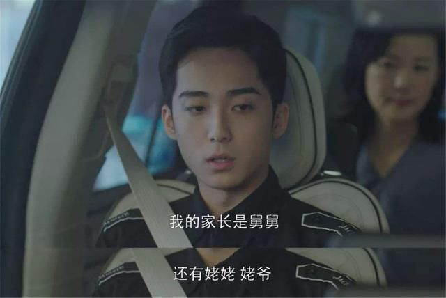  母亲|2岁男童被丢在服务区情绪稳定，亲妈百米外冷淡说：你们抓走他吧