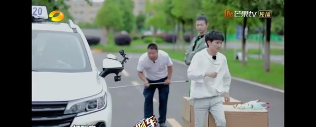  学好|尖叫鸡、压鞋、绑方向盘，明星学车这么“不正经”，能学好吗？