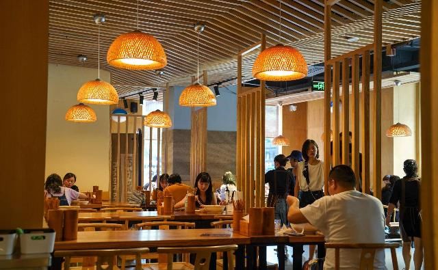  寻味|寻味成都 | 一座来了就不想走的城，一台开了就不想下的车