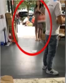  行拘|女子遭偷拍并被捏造暧昧微信聊天内容，警方行拘两名涉事男子