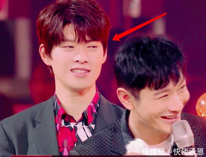 黄晓明|吴昕表演后潸然落泪,黄晓明暖心拿纸巾,一旁魏大勋表情引争议!