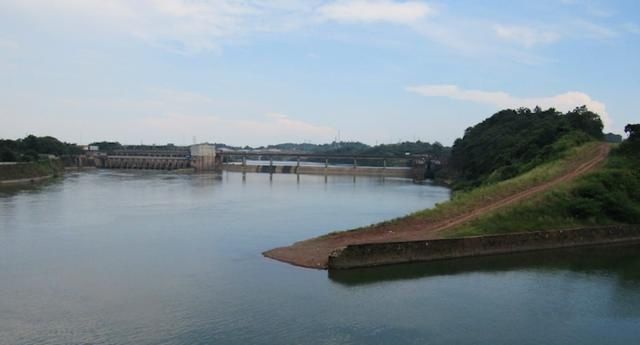  警方|网传一水坝捞出50多具白骨，警方辟谣