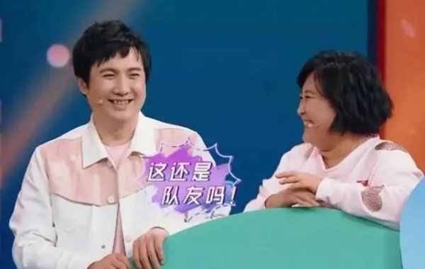  意外|《王牌》台上潘长江意外摔倒，沈腾一句话机智救场，不愧综艺王！