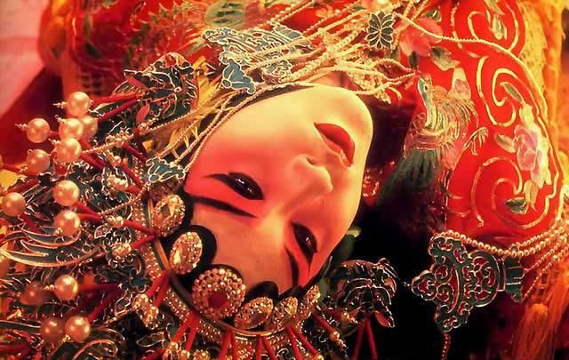  现象|现象级电影的背后逻辑