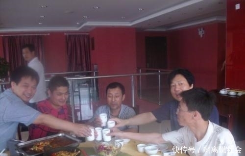 劝你|酒桌上被问:酒都不喝,你是不是男人?熟记两句话让你扭转乾坤