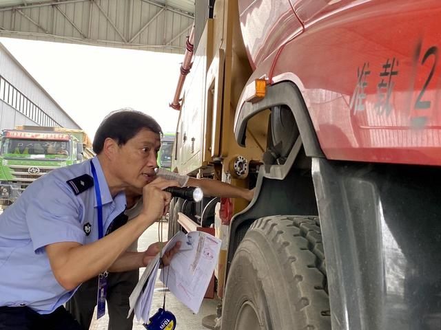 民警|一句话，包含着多少辛劳与担当一一记郑州公安局交警支队车辆管理所民警郑宪民