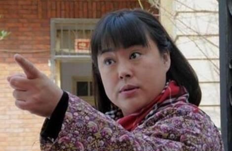  骗人|50岁李菁菁被曝与21岁老公诈骗千万，落泪回应：没骗人暂不退钱