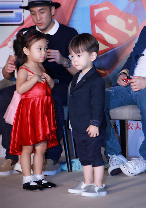  五官|嗯哼渐渐长大，五官开始“逆天生长”，这长相太像爸爸杜江