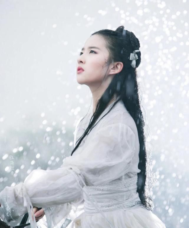 骑马|刘亦菲版小龙女“雨中骑马”为何被删?剧照曝光后,确实不能播