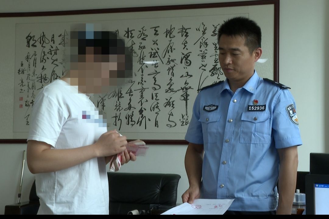  敲诈勒索|引以为戒！女孩给“网恋对象”发裸照却遭敲诈勒索