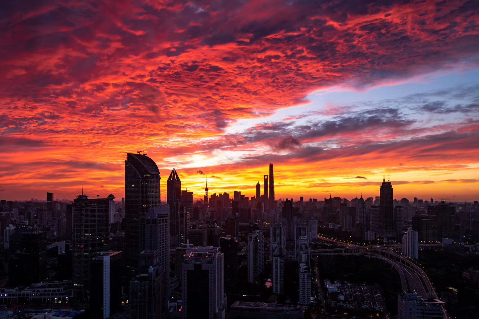 近日|台风“黑格比”将袭，一起回顾一下魔都近日的绚烂天空吧！