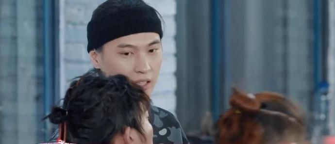  黄子韬|黄子韬说唱综艺成功出圈，选手凭借叫爸爸登上热搜，入股不亏