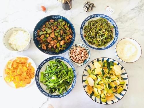  1汤匙|三伏天我家午餐也从不将就，每餐至少3个菜，荤素搭配，好吃丰盛