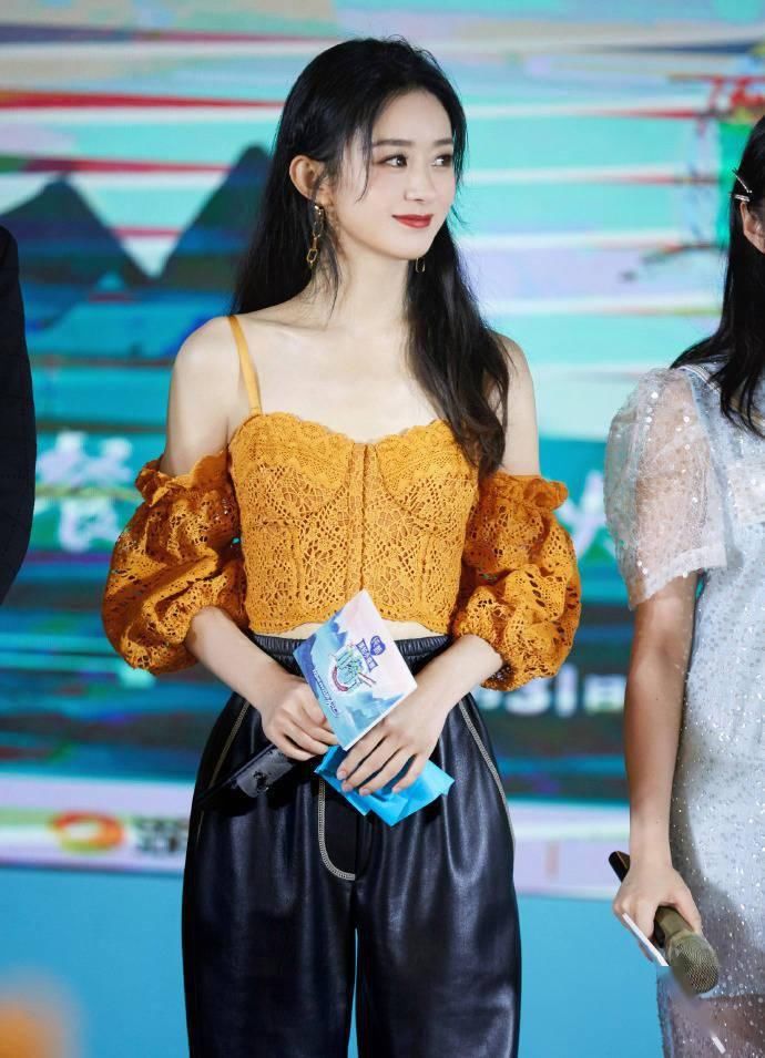  中餐厅|湘江橘子洲头的甜酷girl 赵丽颖现身《中餐厅》发布会现场