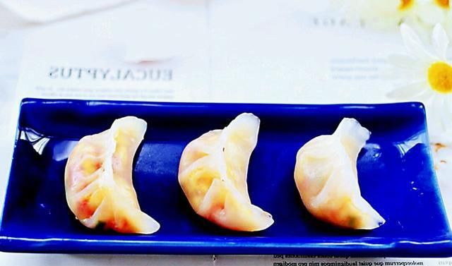 包好|用西红柿包饺子,看酒店厨师怎么操作,简单几下就包好,好吃