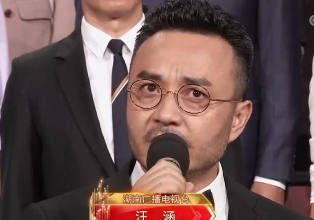  董卿|108位主持人“世纪同框”，董卿站C位，华少太业余，梁田比汪涵稳