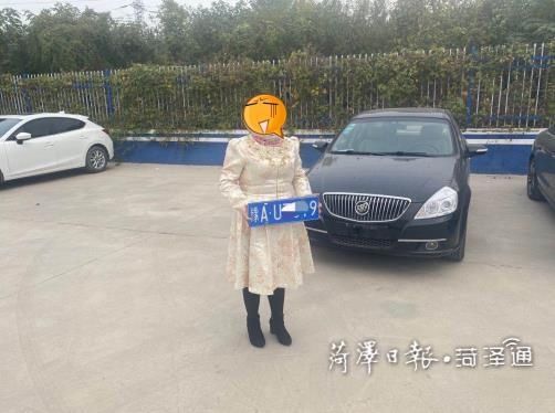 套牌车|无证驾驶套牌车，竟然还敢违停！