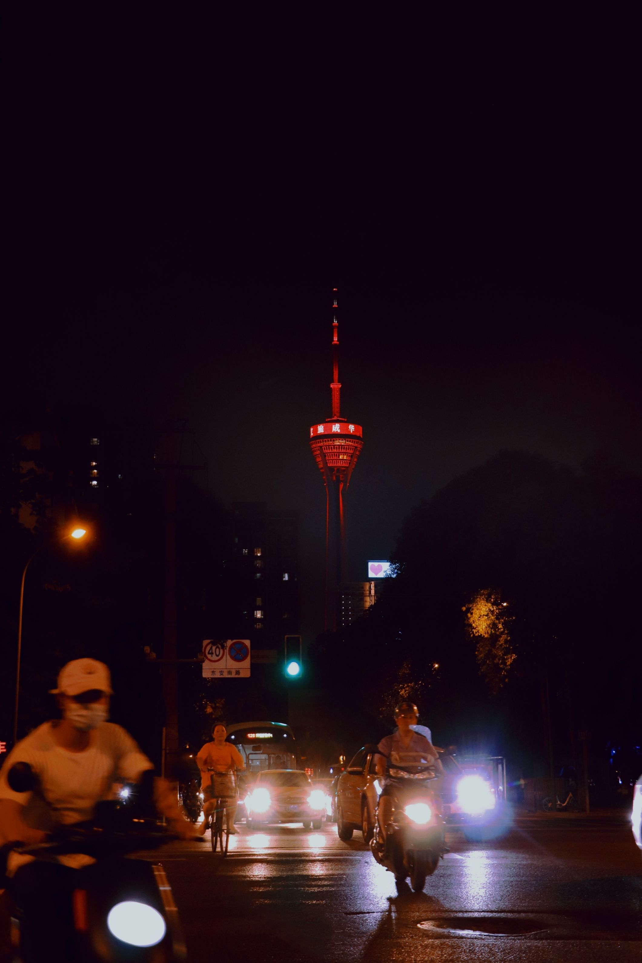 商场里|美食打卡攻略!每一个美食聚集地,都种满了成都人