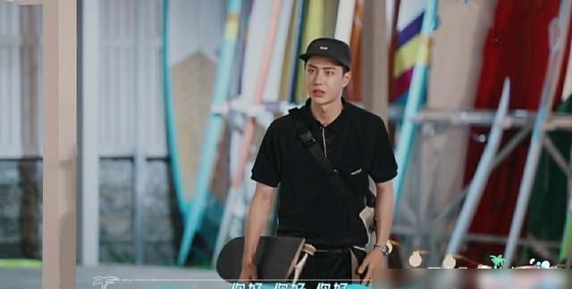  嘉宾|《夏日冲浪店》嘉宾王一博的第一次飞行，哥哥怎么会这么生锈