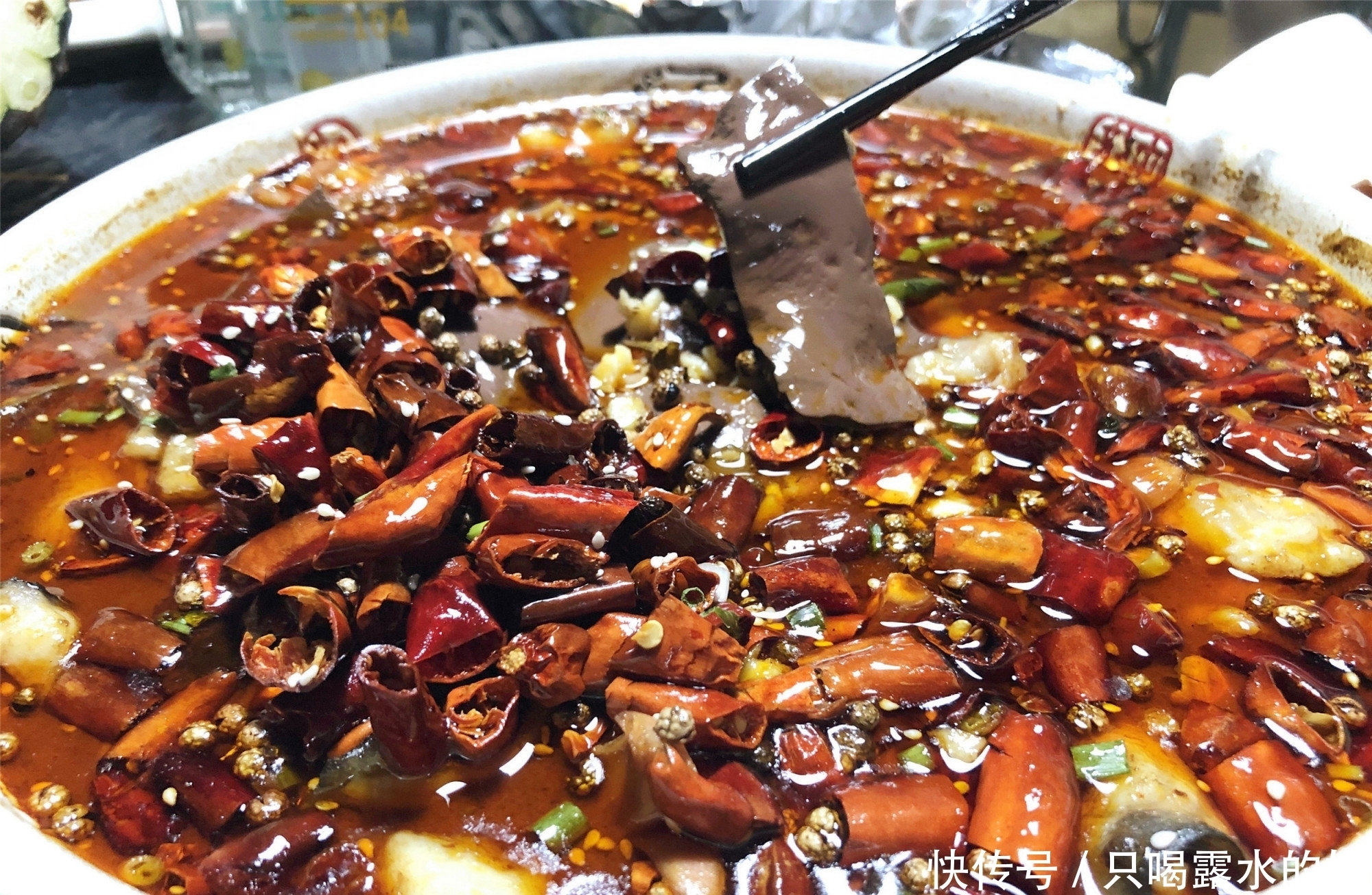 海鲜|侄子考上好大学请吃饭,330元点7盘硬菜,年轻人喝的酒真接受不了