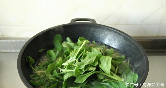 耳面|是猫耳朵还是面条鱼,这是一道美味的绿色蔬菜和蘑菇猫耳面