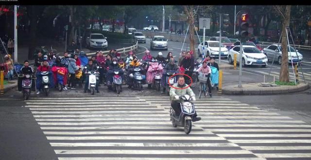  电动车驾驶|电动车主注意，电动车治理又出大招，很多车主没注意已被罚