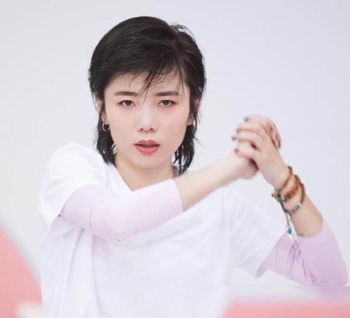  迷惑|许飞大型迷惑行为：把结婚照中杨颖的脸p成自己，她这在内涵谁？