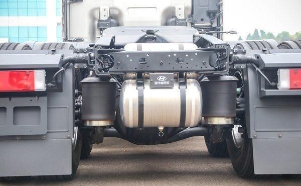  实拍|新增各种预警配置，实拍520马力现代创虎重卡，还有越野模式