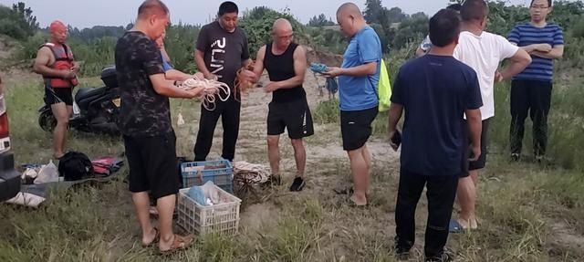  发现河面上|男子溺亡打捞上来发现内穿红色豹纹文胸 警方发布认尸启事