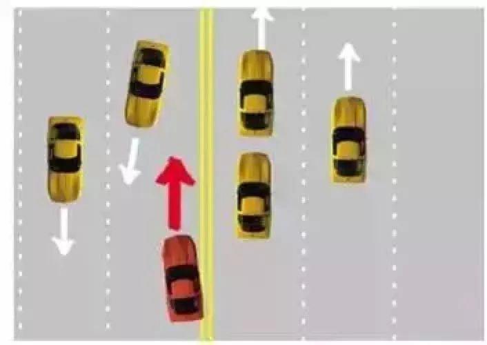  开车|压实线强行变道被举报，扣3分罚款200元，以后开车别再这么“随意”了！