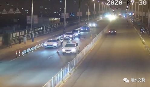 饮酒后驾驶机动车|冲卡、撞护栏、逃窜……这位驾驶员最后还是栽了