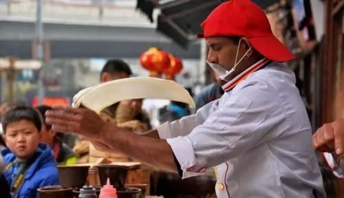 旅游|中国游客去印度旅游,在街头吃飞饼,导游见后大叫:别吃!