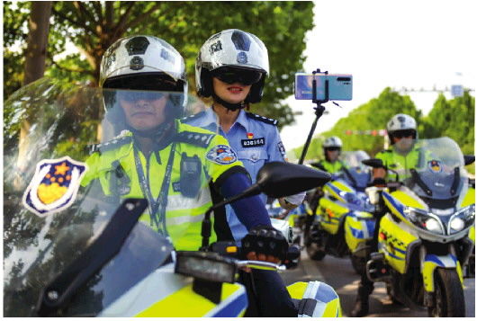  工作|视频丨超燃！看铿锵警花开直播