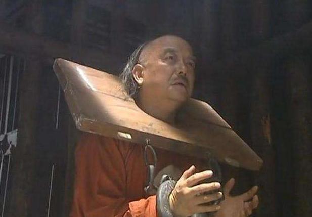 登基|嘉庆被立储前一天,和珅登门献上宝玉,嘉庆看罢:我登基后你必死