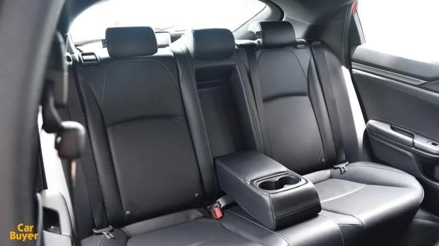 设计|最低相差不到1万,“鸡头”思域和“凤尾”雅阁,到底如何选择?