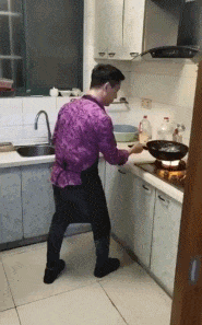 这一下|搞笑GIF：这一下，躲的真是漂亮啊，就是把队友坑了