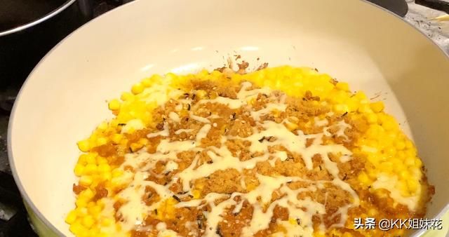  披萨|金沙玉米肉松披萨！超级简单，口感丰富，美味非常，大人小孩都爱