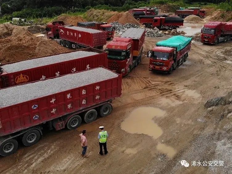 社会治安|重拳出击！浠水交警一举查扣40辆超载货车